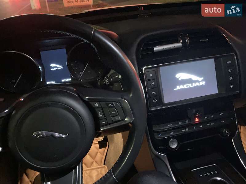 Седан Jaguar XE 2018 в Киеве
