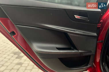 Седан Jaguar XE 2015 в 
