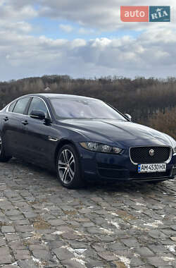 Седан Jaguar XE 2016 в 