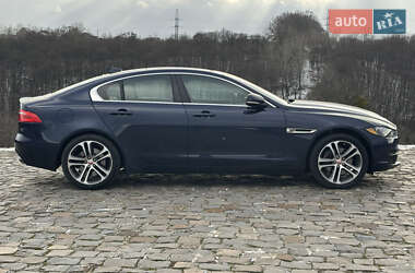 Седан Jaguar XE 2016 в 