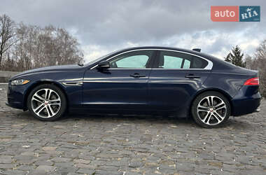 Седан Jaguar XE 2016 в 