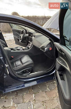 Седан Jaguar XE 2016 в 