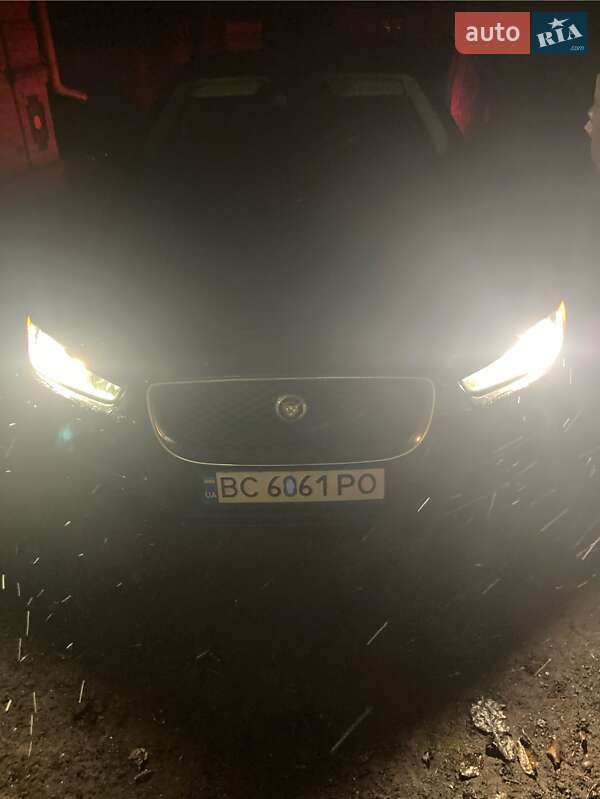 Седан Jaguar XE 2018 в Киеве