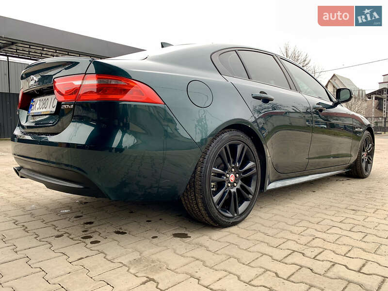 Седан Jaguar XE 2016 в Хмельницькому