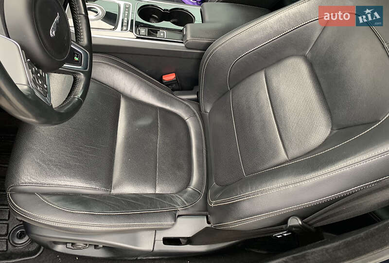 Седан Jaguar XE 2016 в Хмельницькому