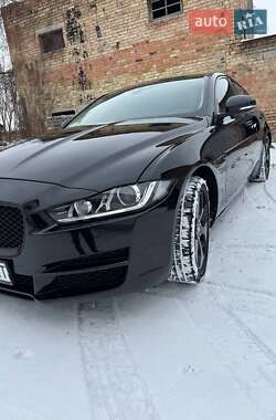Седан Jaguar XE 2016 в 