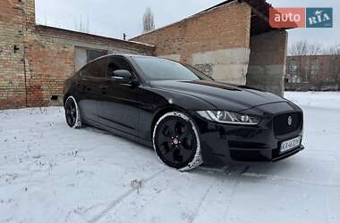 Седан Jaguar XE 2016 в 