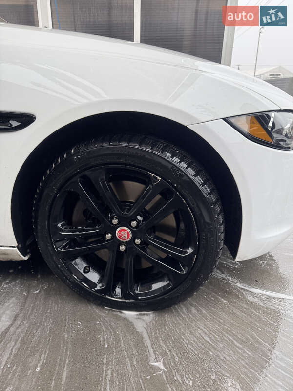 Седан Jaguar XE 2017 в Киеве