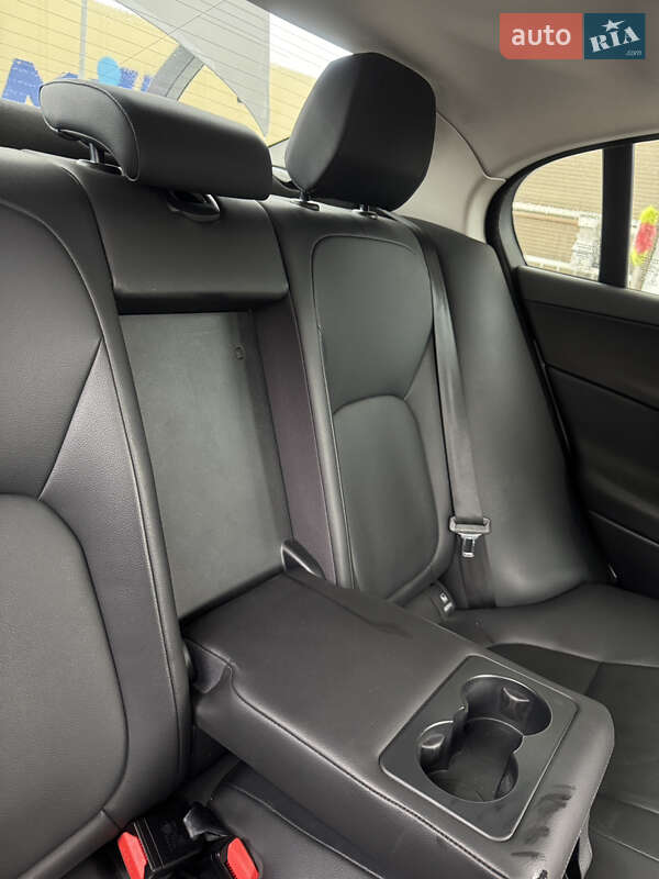 Седан Jaguar XE 2017 в Киеве