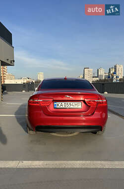 Седан Jaguar XE 2015 в 