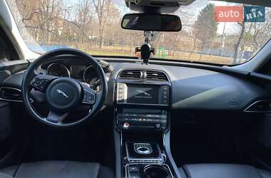 Седан Jaguar XE 2016 в 
