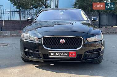 Седан Jaguar XE 2016 в 