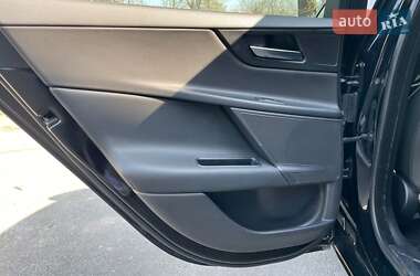 Седан Jaguar XE 2016 в 