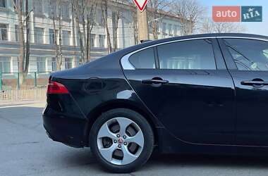 Седан Jaguar XE 2016 в 