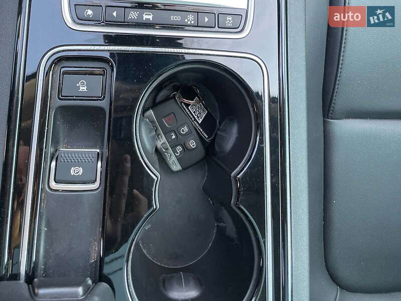 Седан Jaguar XE 2016 в Киеве