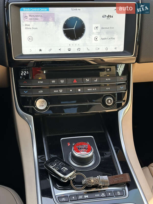 Седан Jaguar XE 2016 в Днепре