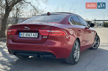 Седан Jaguar XE 2016 в 