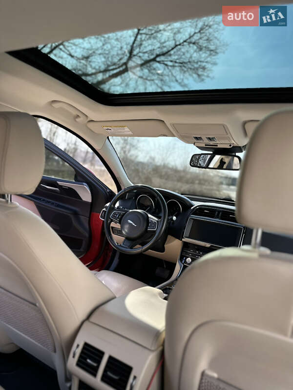 Седан Jaguar XE 2016 в Днепре