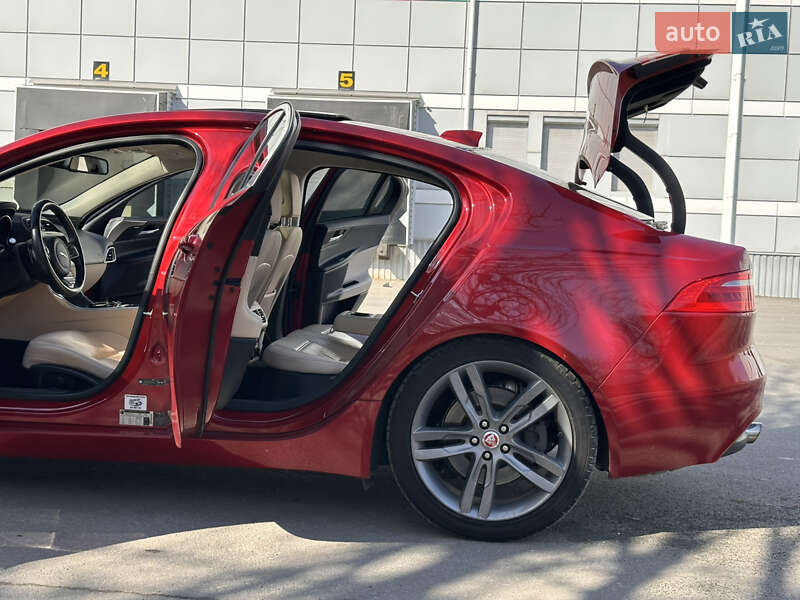 Седан Jaguar XE 2016 в Днепре