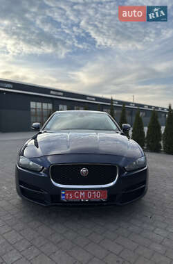 Седан Jaguar XE 2016 в 