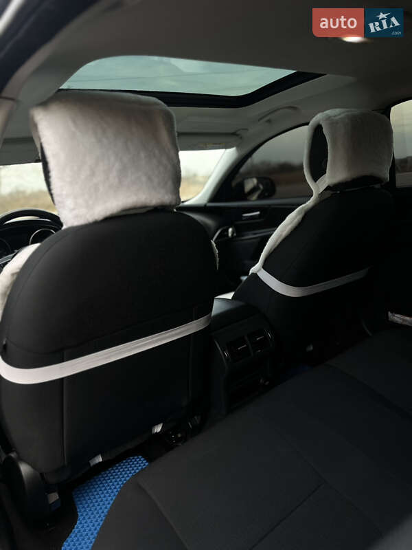 Седан Jaguar XE 2016 в Львове