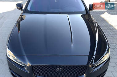 Седан Jaguar XE 2016 в 