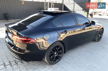 Седан Jaguar XE 2016 в 