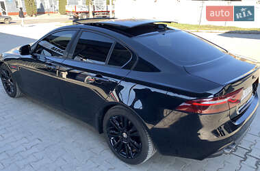 Седан Jaguar XE 2016 в 