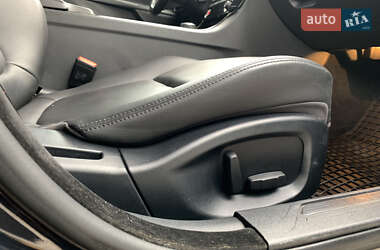 Седан Jaguar XE 2016 в 