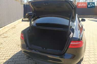Седан Jaguar XE 2017 в 