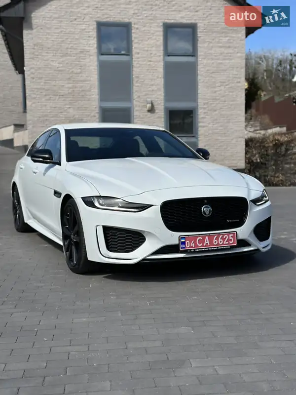 Седан Jaguar XE 2024 в 