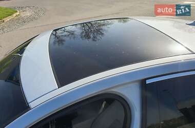 Седан Jaguar XE 2015 в 