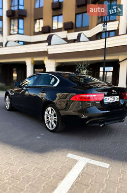 Седан Jaguar XE 2019 в 