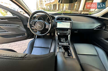 Седан Jaguar XE 2019 в 