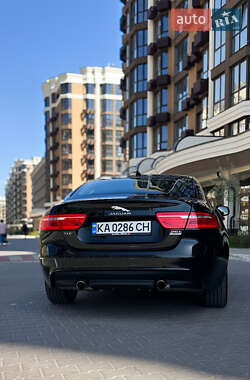 Седан Jaguar XE 2019 в 