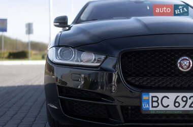 Седан Jaguar XE 2016 в 