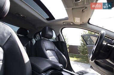 Седан Jaguar XE 2016 в 