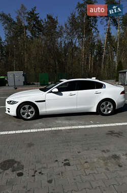 Седан Jaguar XE 2016 в 