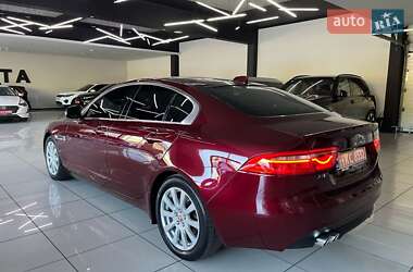 Седан Jaguar XE 2016 в 