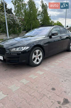 Седан Jaguar XE 2017 в 