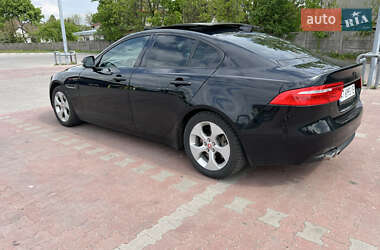 Седан Jaguar XE 2017 в 