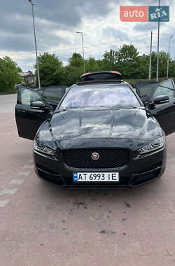 Седан Jaguar XE 2017 в 