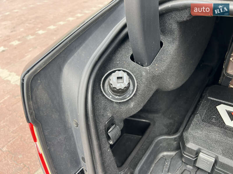 Седан Jaguar XE 2017 в Ивано-Франковске фото 35 Седан Jaguar XE 2017 в Ивано-Франковске