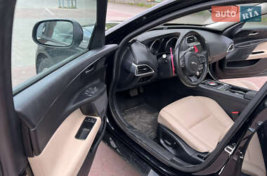 Седан Jaguar XE 2017 в 