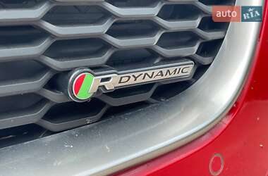 Седан Jaguar XE 2019 в 