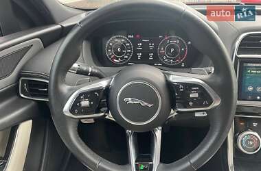 Седан Jaguar XE 2019 в 