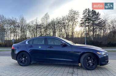 Седан Jaguar XE 2016 в 