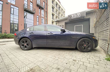 Седан Jaguar XE 2016 в 