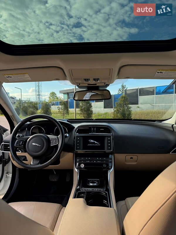 Седан Jaguar XE 2017 в Киеве фото 7 Седан Jaguar XE 2017 в Киеве