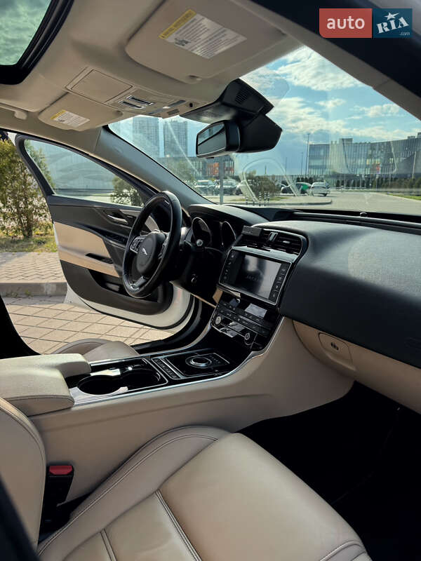 Седан Jaguar XE 2017 в Киеве фото 9 Седан Jaguar XE 2017 в Киеве